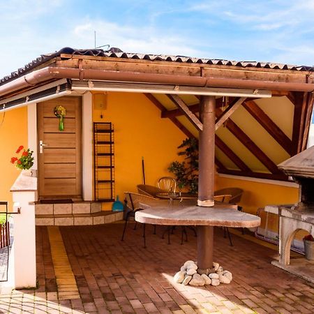 Chatka Elegant Bešeňová Exterior foto